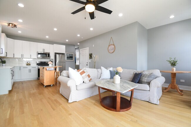 Foto del edificio - 4942 W Belden Ave