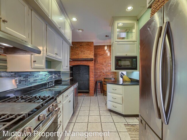 Building Photo - 3 br, 1.5 bath House - 233 Briggs St