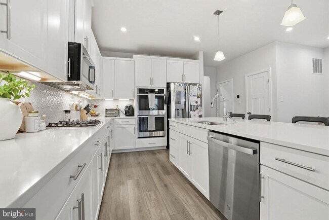 Foto del edificio - 60 Pratt Ln