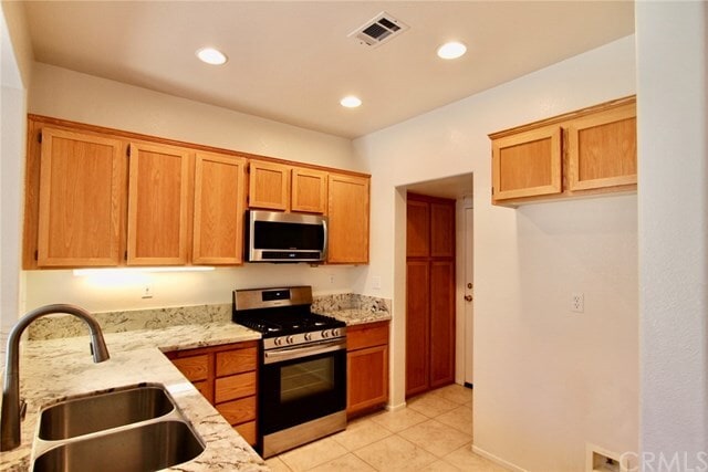 Building Photo - 31 Trofello Ln