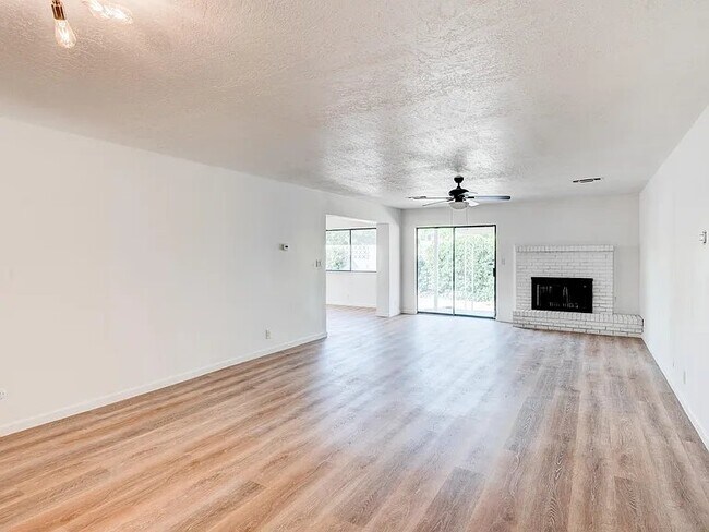 Foto del edificio - 8108 Siguard Ct NE