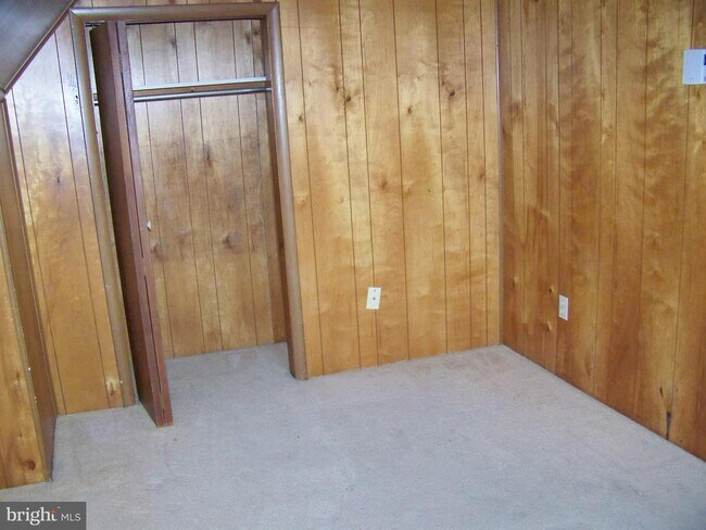 Building Photo - 831 Newport Ave