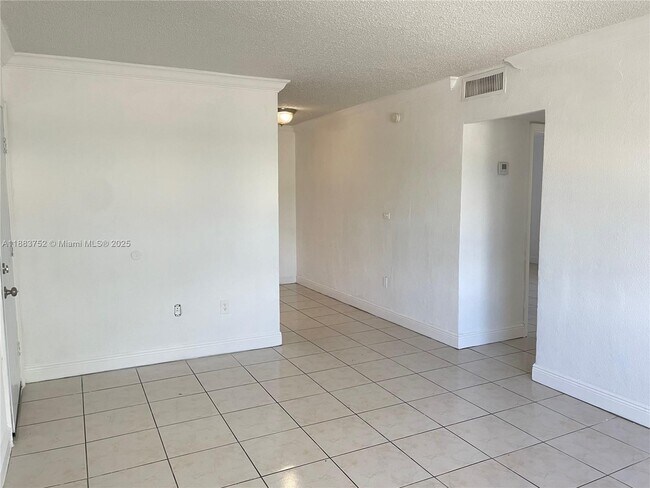 Foto del edificio - 16118 NE 21st Ave