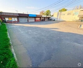 Building Photo - 4010 Hylan Blvd