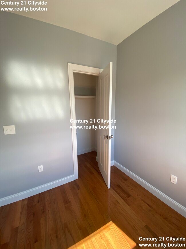 Building Photo - 137A Paris St