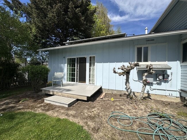 Foto del edificio - 795 E College St