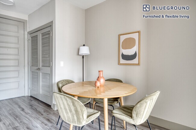 Foto del edificio - 6107 E Riverside Dr