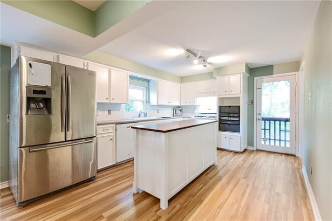 Building Photo - 7815 Hardy Dr