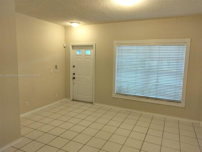 Building Photo - 16679 Hemingway Dr