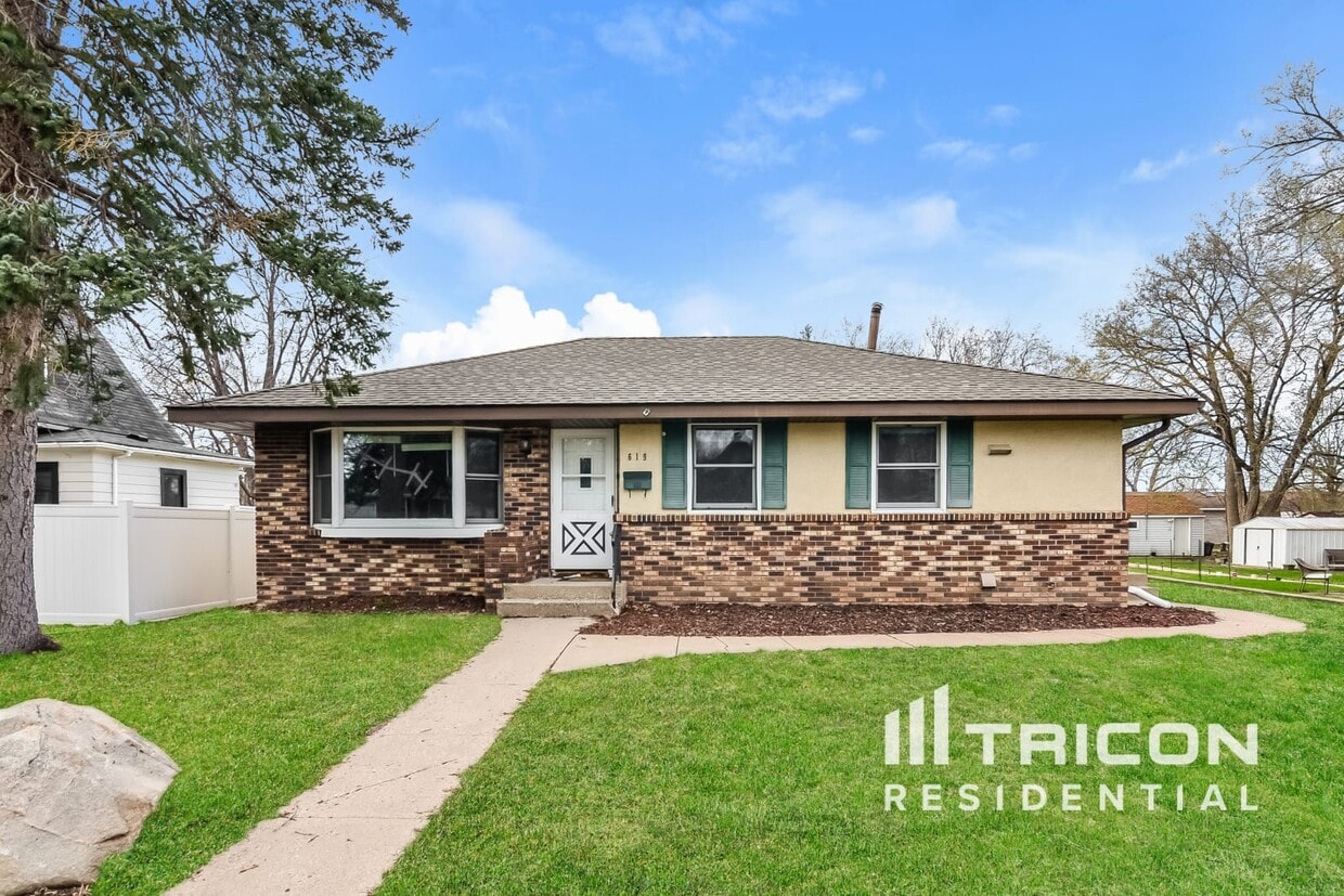 Foto principal - 619 3rd Ave E