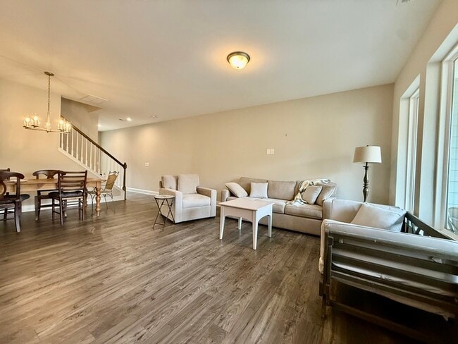 Building Photo - 254 Deardom Wy