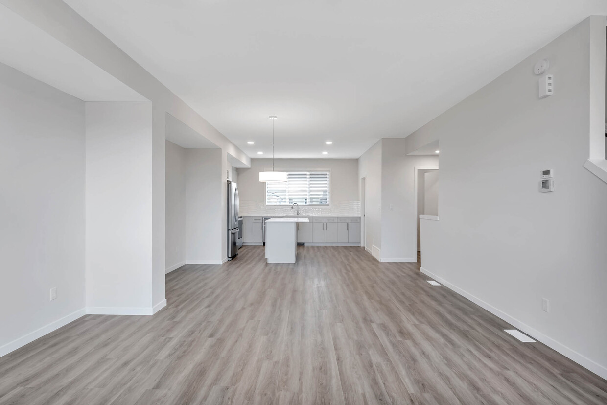 Open space kitchen, dining area and living room - 433 Boreal Dr