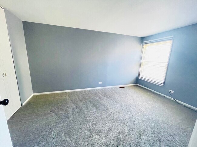 Building Photo - 613 Academy Ct