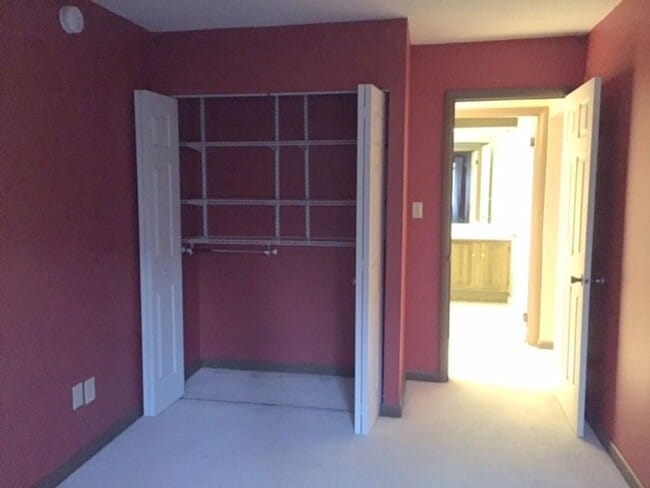 Building Photo - Amite condo available August!