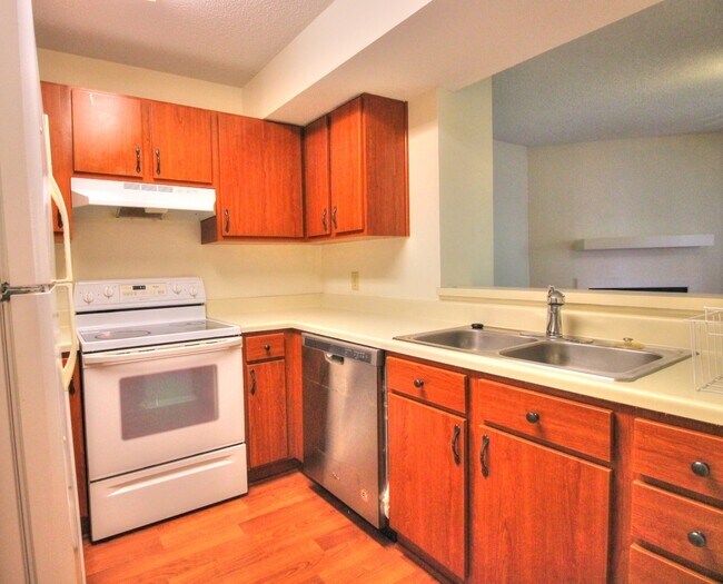 Foto del edificio - Lovely 2 Bedroom 2 Bath condo in South Dur...
