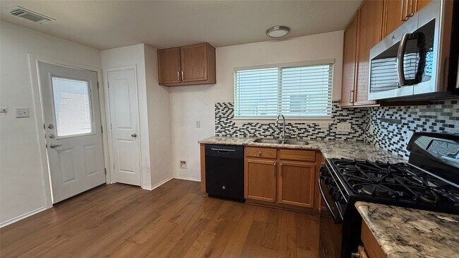 Foto del edificio - 6249 Lone Prairie Way