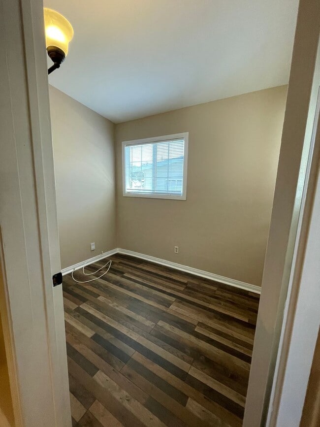 Building Photo - APT 190 CRAIG