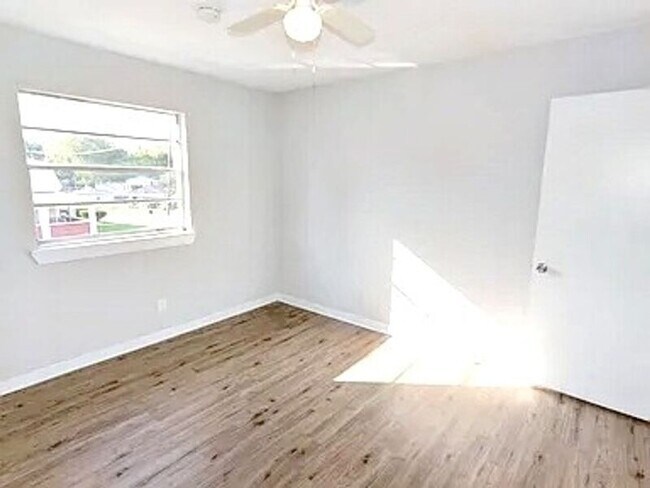 Foto del edificio - 2032 Stouts Rd