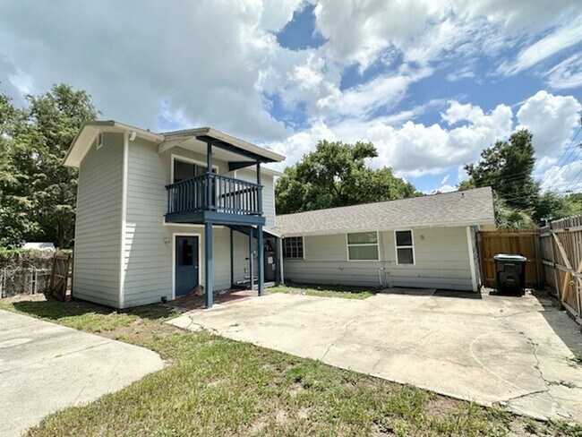 Building Photo - 7803 Rose Ave