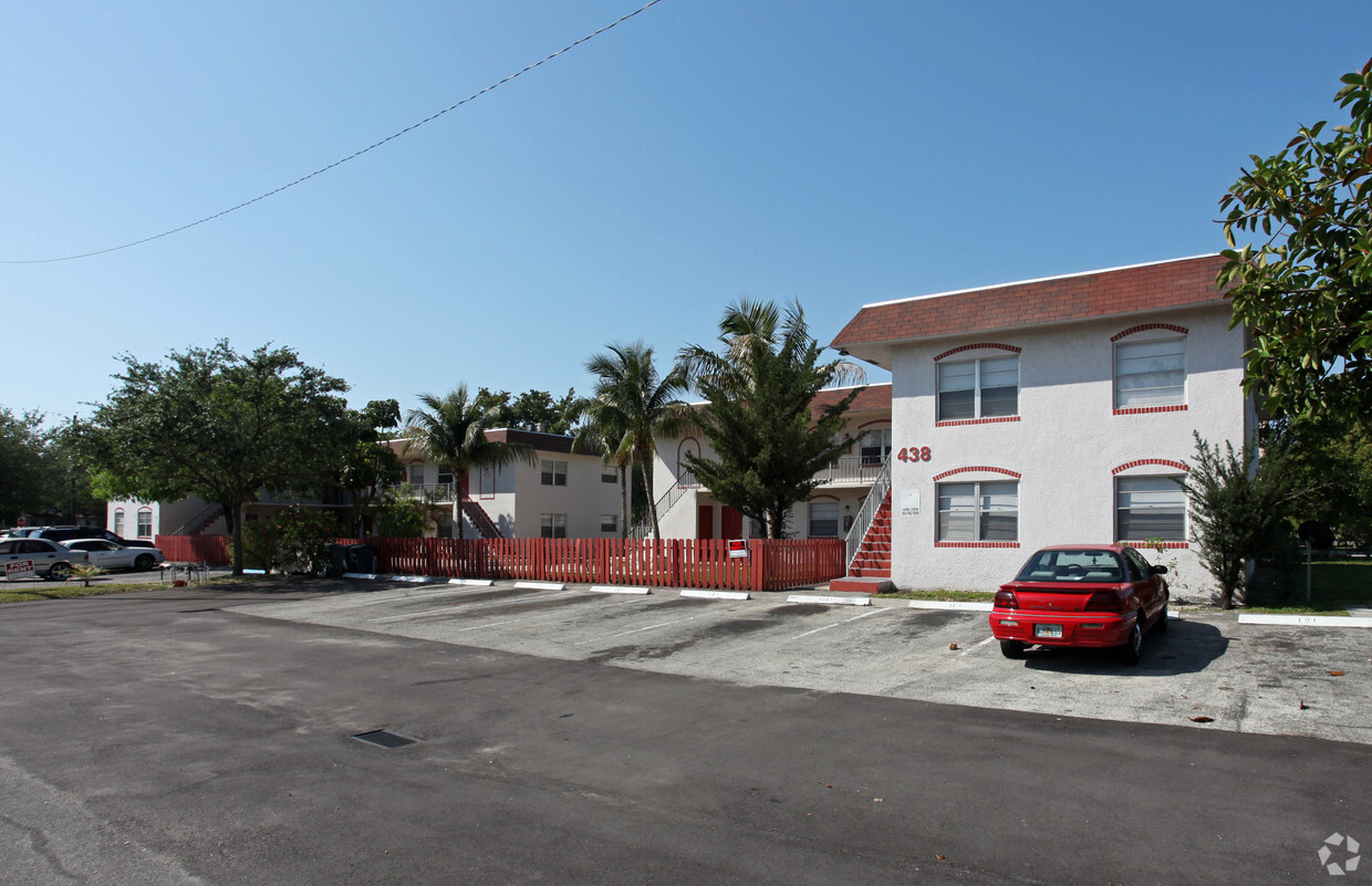 Building Photo - Avondale Palms