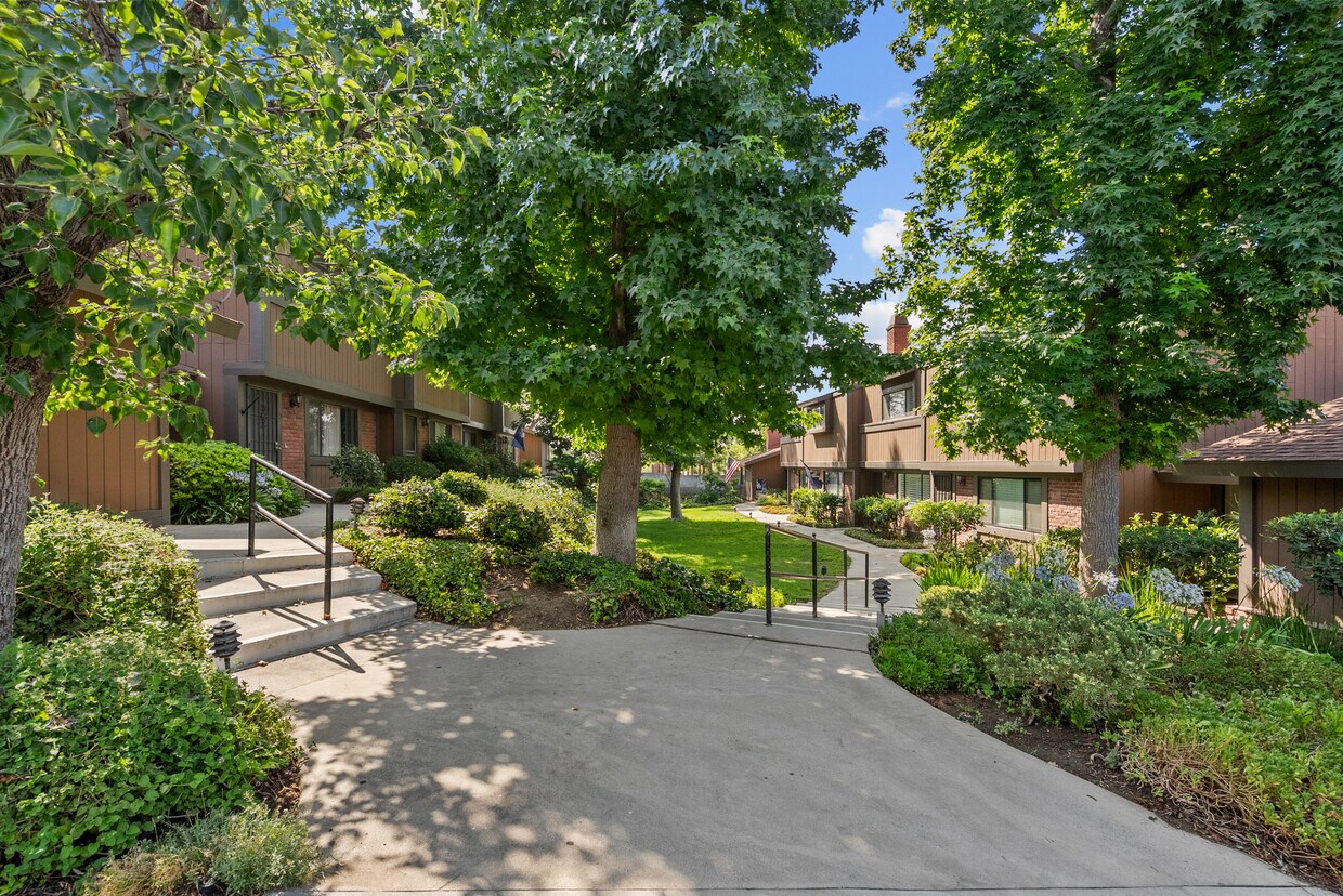Foto principal - 14456 Foothill Blvd