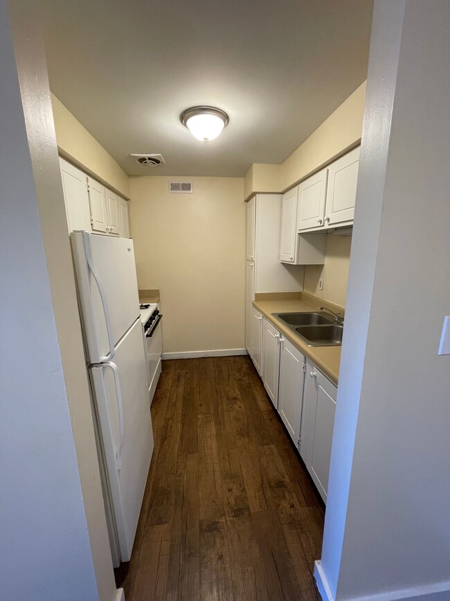 Building Photo - 1520 Hobson Dr
