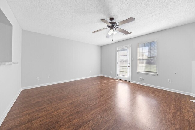 Building Photo - Spacious 2 Bedroom Townhome in Horn Lake