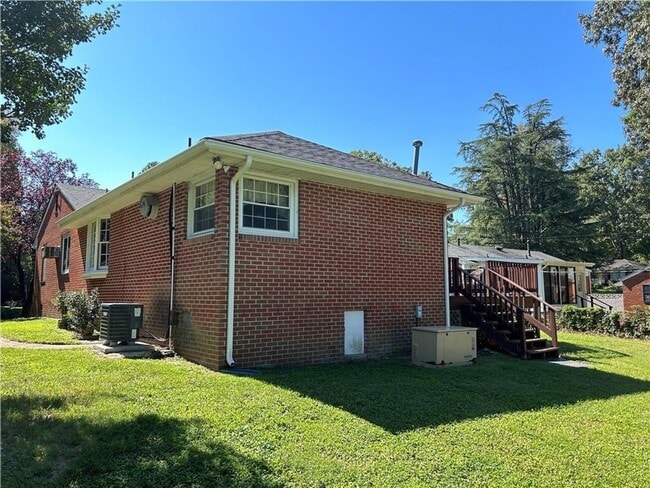 Building Photo - West End Ranch