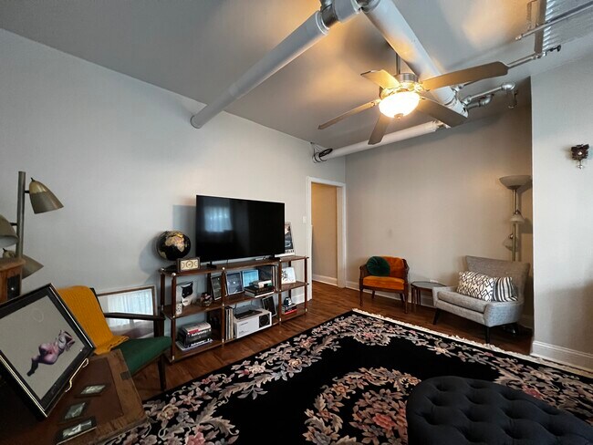 Building Photo - 2921 N Whipple St