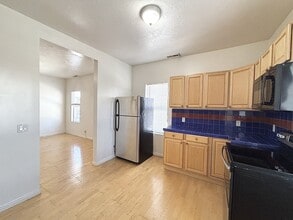 Building Photo - 517 E 500 S