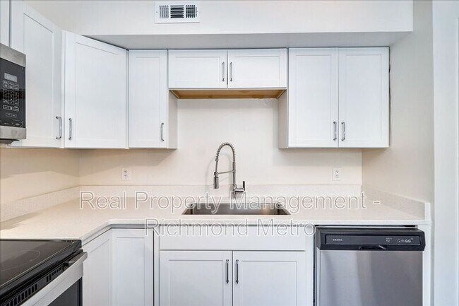 Foto del edificio - 4515 Forest Hill Ave