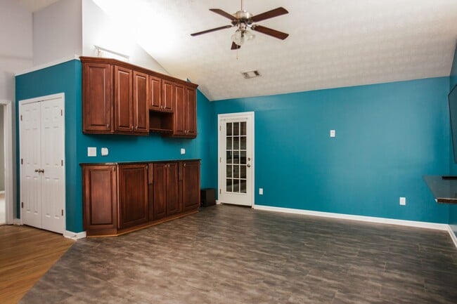 Building Photo - 137 Bristol Woods Dr