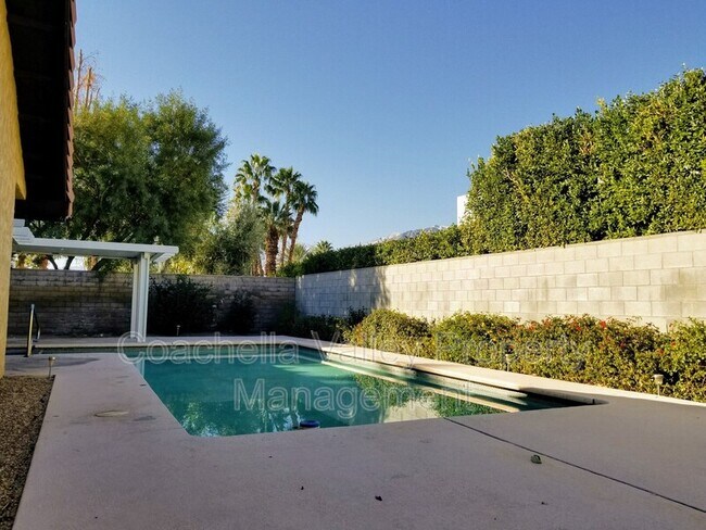 Foto del edificio - 567 N Hermosa Dr