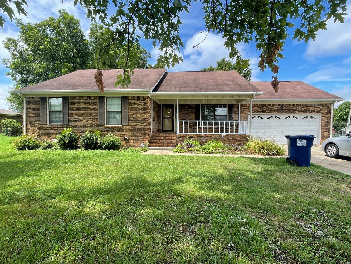 Primary Photo - Newly Updated 3/2 Available in Hazel Green!