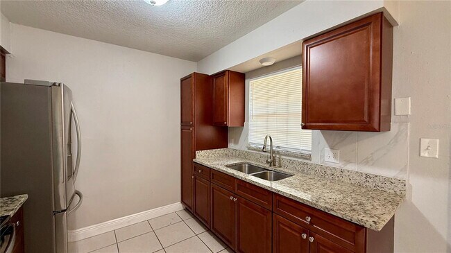 Foto del edificio - 210 N Lone Oak Dr