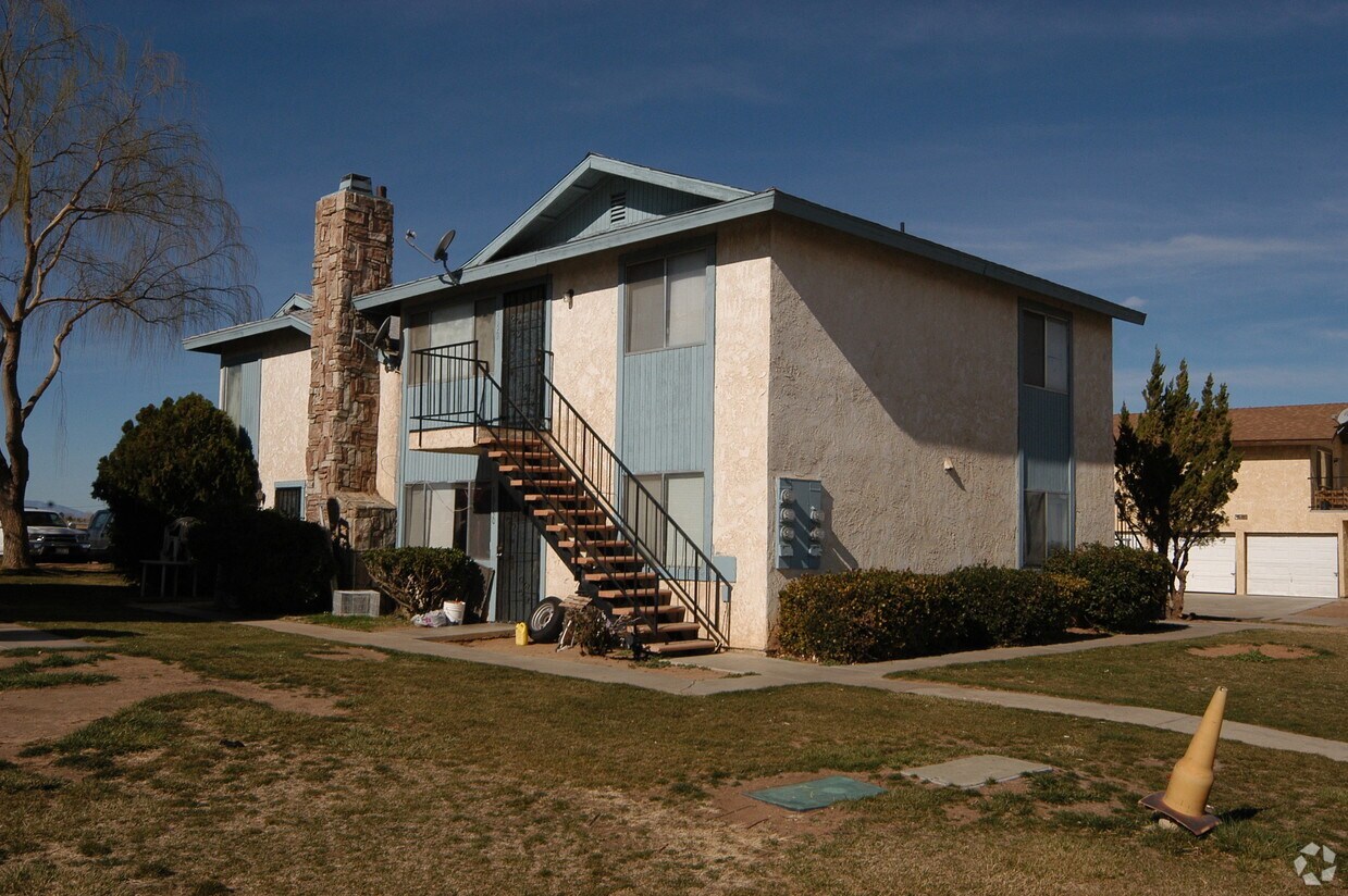 Foto del edificio - 18149-18155 Mimosa Rd