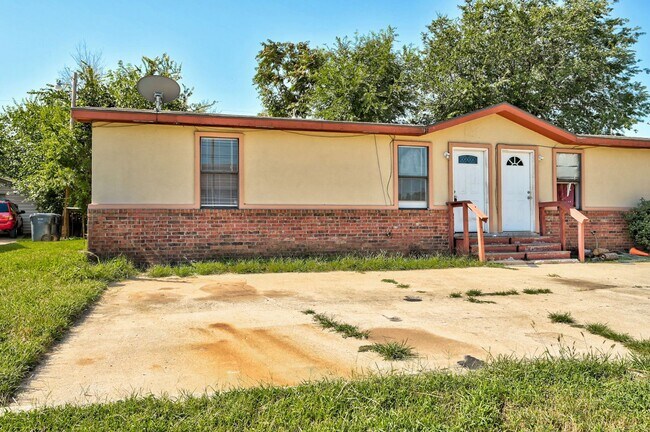 Building Photo - 3742 Oliver St