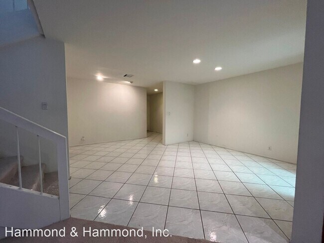 Building Photo - 3 br, 2.5 bath House - 10111 Melinda Way #2
