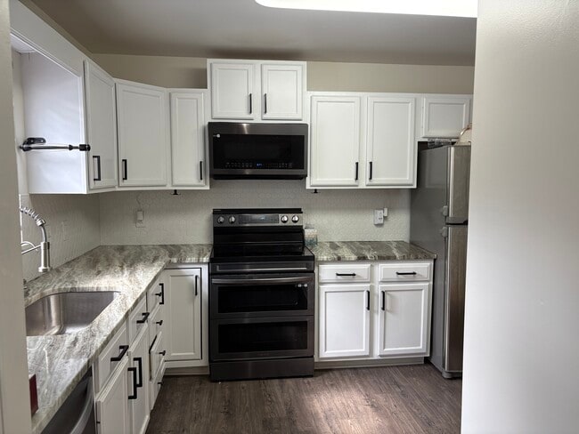 Building Photo - 2256 Forest Acres Dr