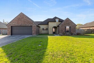 Building Photo - 1032 Live Oak Cir