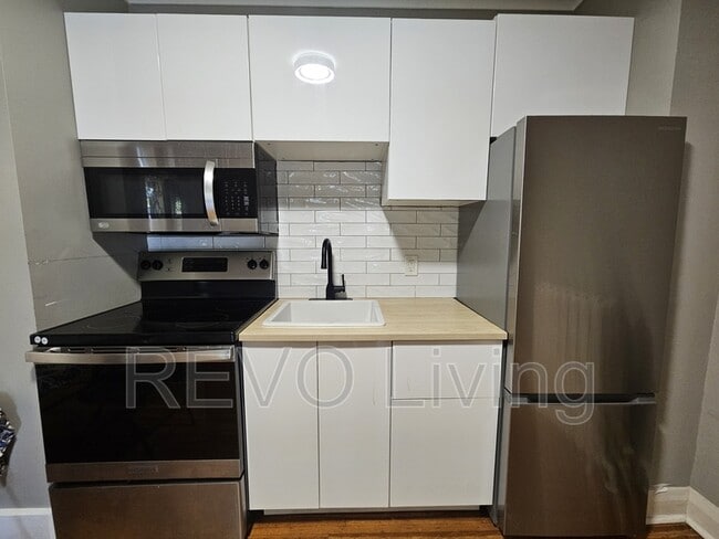 Building Photo - 7 Centre St