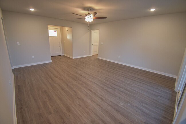 Foto del edificio - 3 Bedroom 2 Bathroom Home in  Farmington, ...