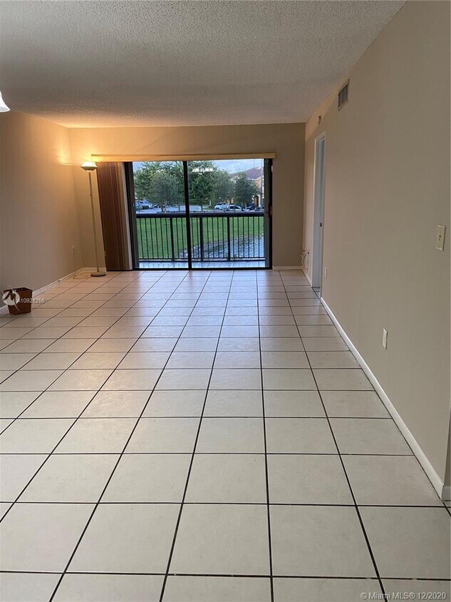 Foto principal - 10255 NW 9th St Cir
