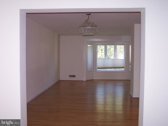 Foto del edificio - 7611 Whittier Blvd