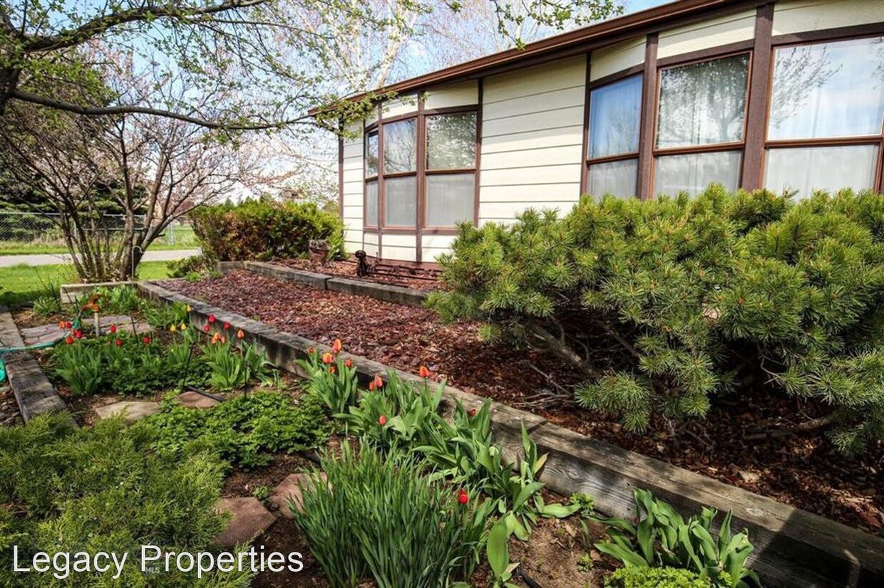 Building Photo - 3 br, 2 bath House - 585 Warner Lane - 585...