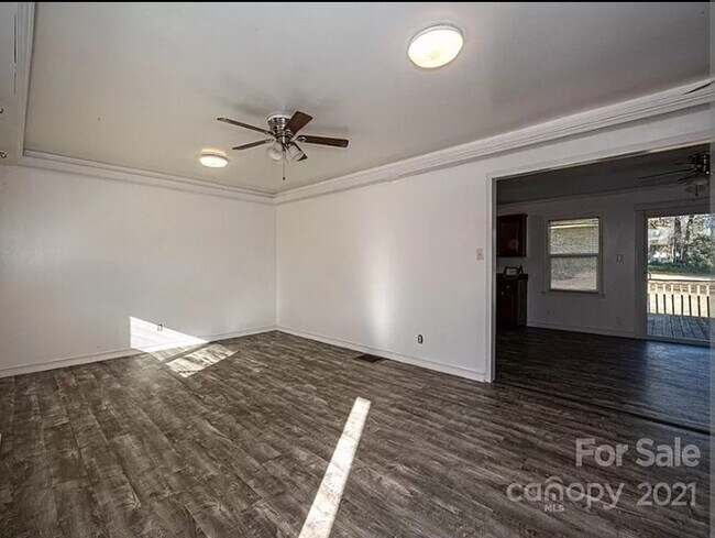 Building Photo - Renovated all Brick Home