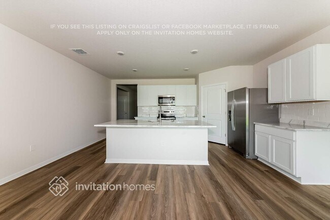 Building Photo - 8021 Majestic Palms Ct