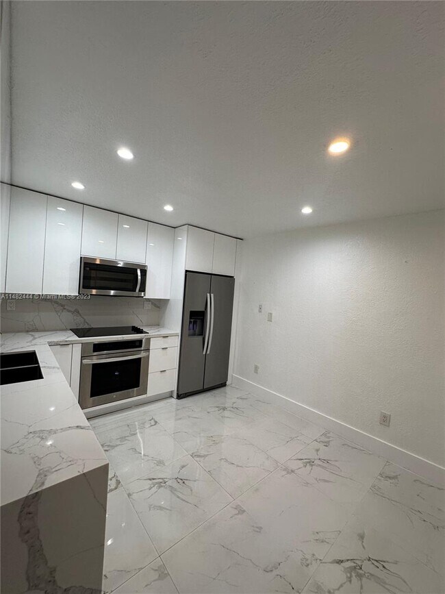 Foto del edificio - 9741 NW 6th Ln