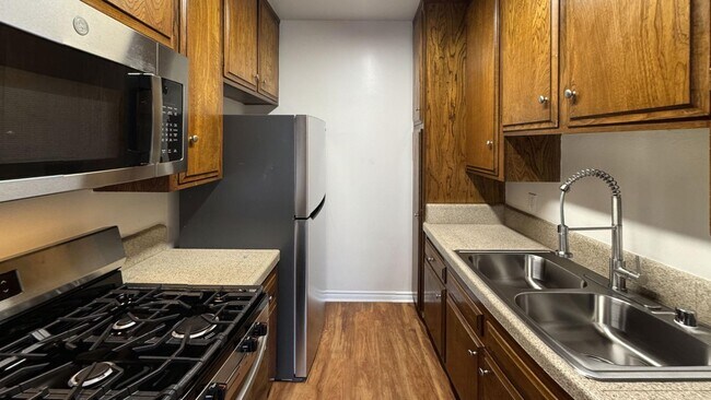 Building Photo - 12031 Pacific Ave