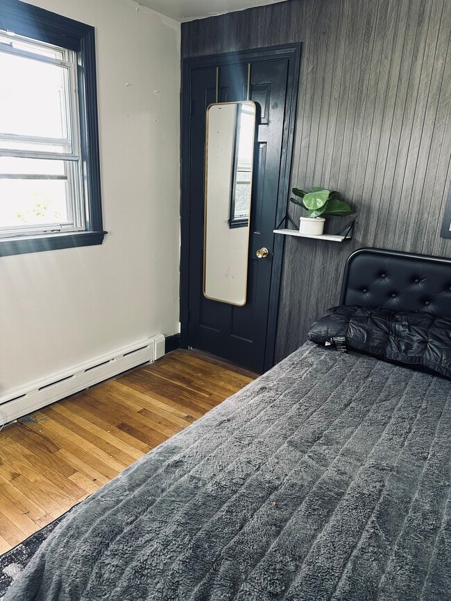 Building Photo - 218 Warren St